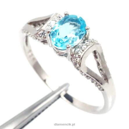 Pierścionek z topazem i cyrkonami