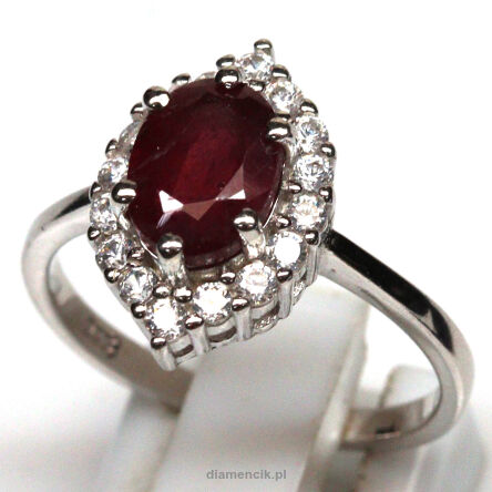 Pierścionek z rubinem i cyrkoniami