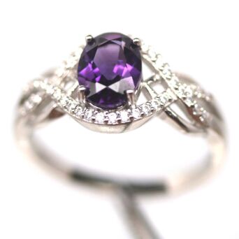Pierścionek z ametystem i cyrkoniami