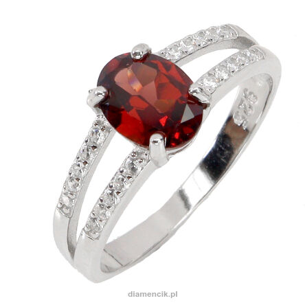 Pierścionek z granatem i cyrkoniami