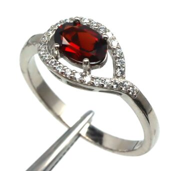 Pierścionek z granatem i cyrkonami