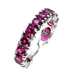 Pierścionek z malinowymi granatami