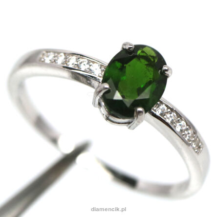 Pierścionek z diopsydem i cyrkoniami