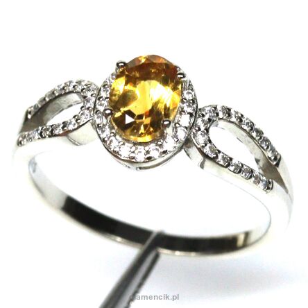 Pierścionek z cytrynem i cyrkonami