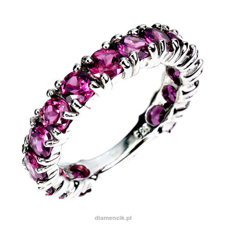 Pierścionek z malinowymi granatami