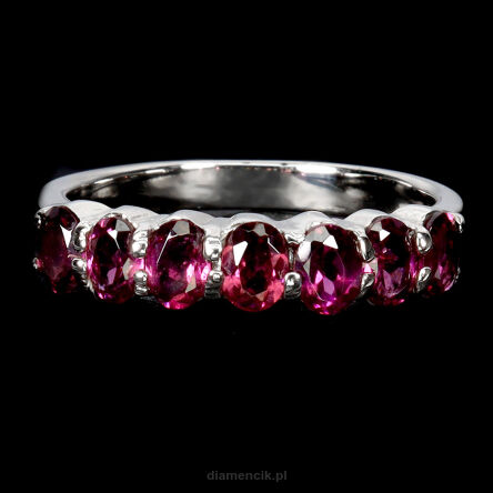 Pierścionek z malinowymi granatami